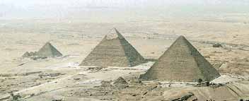Комплекс пирамид в Гизе :  Менкаура, Хефрена , Хеопса
