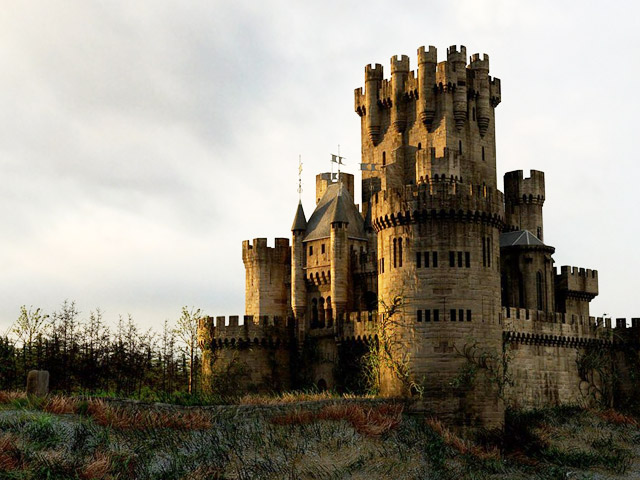 В испанской провинции Бискайя расположился удивительный замок Бутрон, совершенно не похожий на остальные замки страны. В 19 веке последний владелец замка маркиз де Торресилья, находившегося в полуразрушенном состоянии, решил восстановить его в честь своей возлюбленной.
